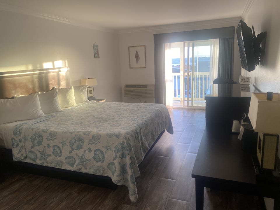 Zimmer Ocean Surf Inn & Suites