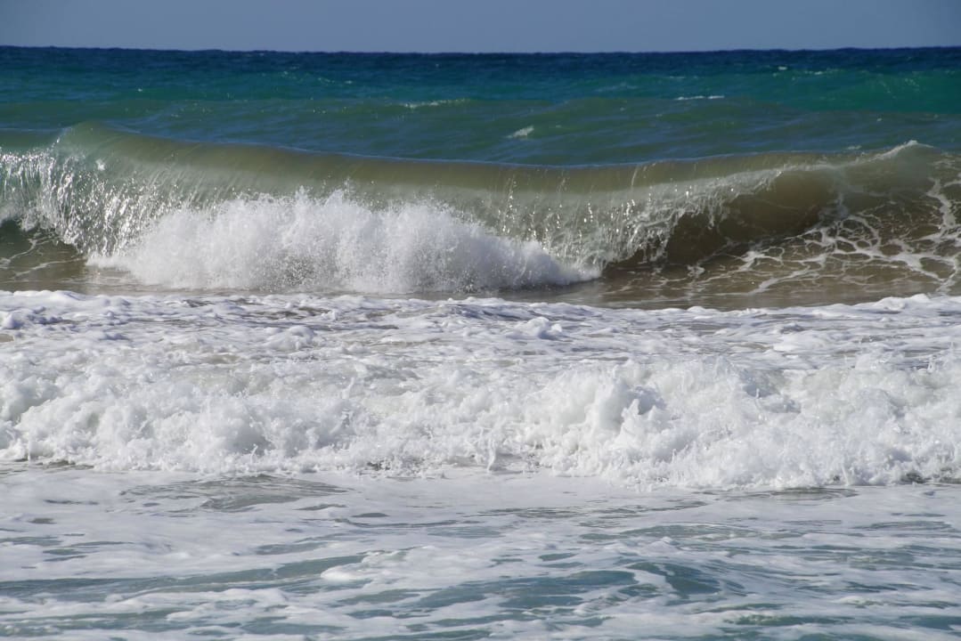 Wellen am Strand Aegean Pearl