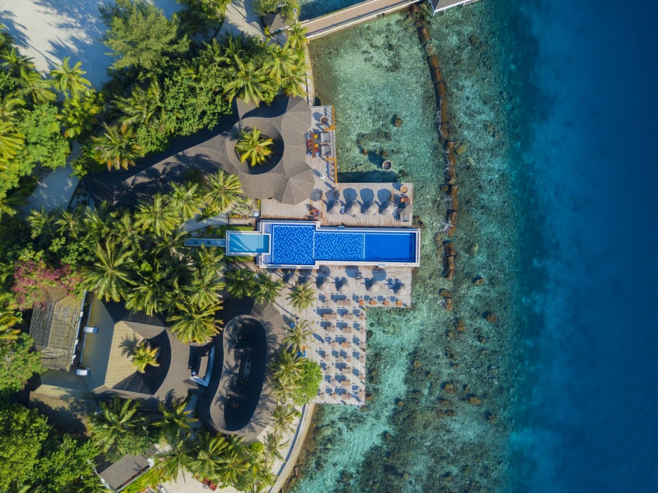 Pool Machchafushi Island Resort & Spa Maldives, The Centara Collection