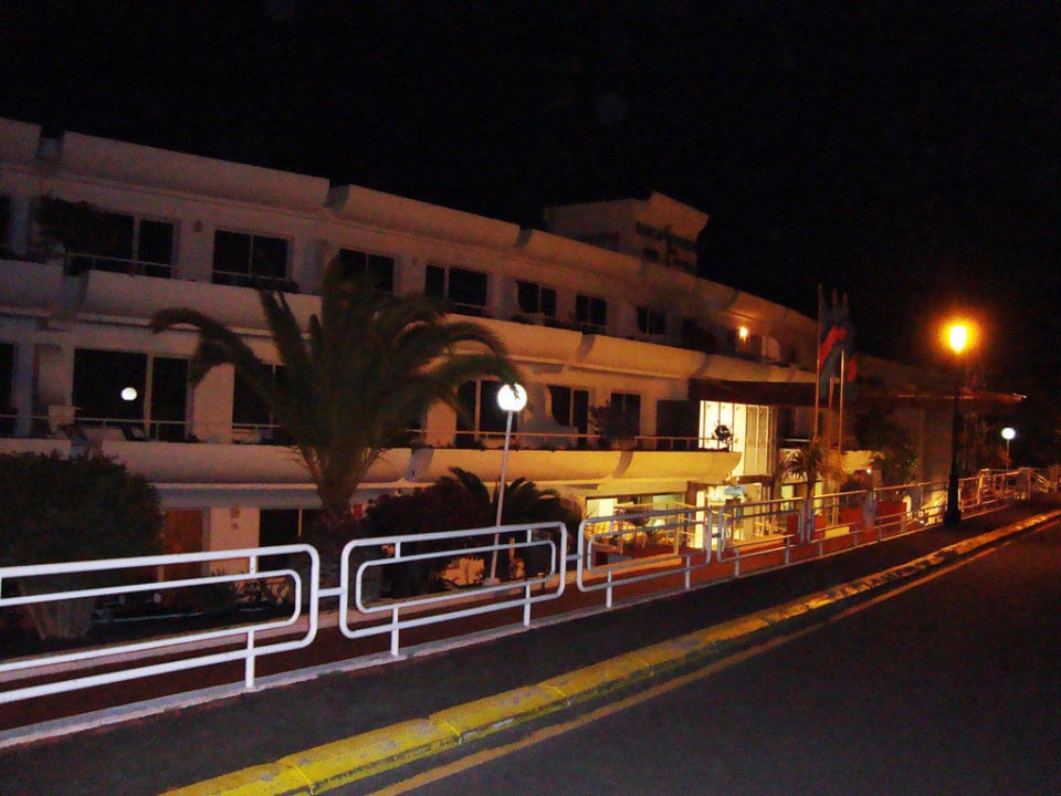 Eingang bei NAcht allsun App.-Hotel Barlovento