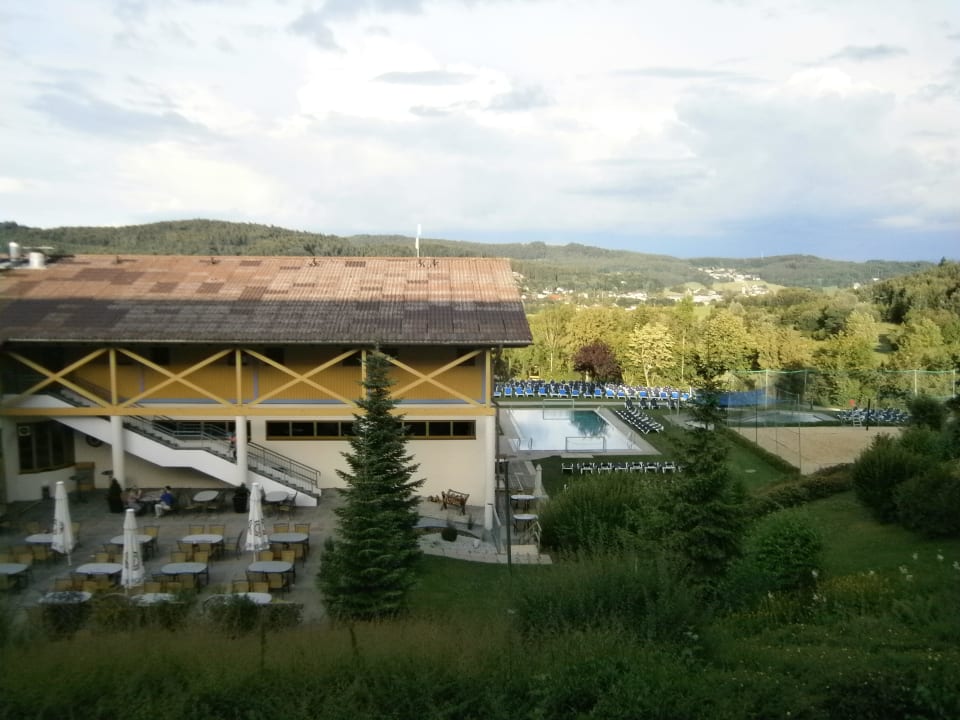 Blick aus dem Zimmer auf den Pool Aldiana Club Ampflwang