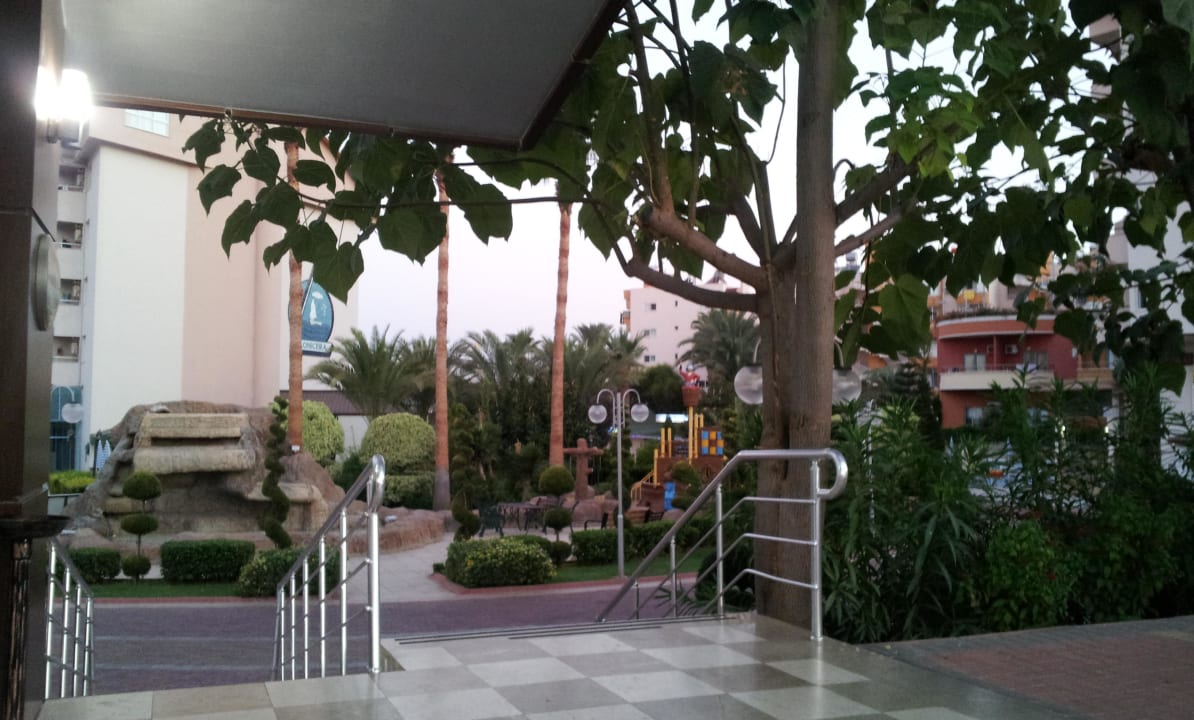 Eingang Lonicera Resort & Spa Hotel