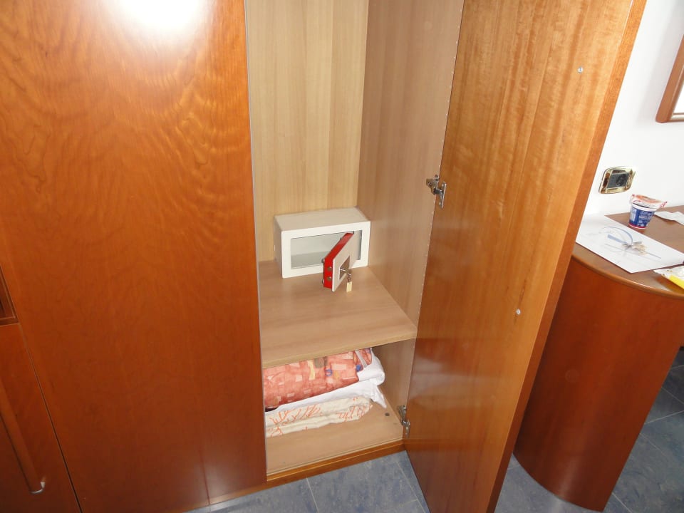 Safe im Schrank Hotel Parigi