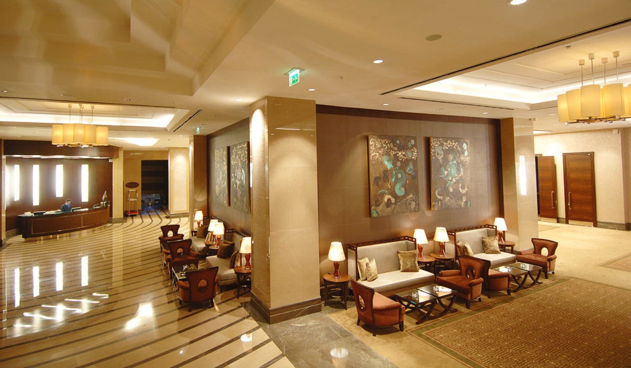 Lobby Titanic Business Kartal