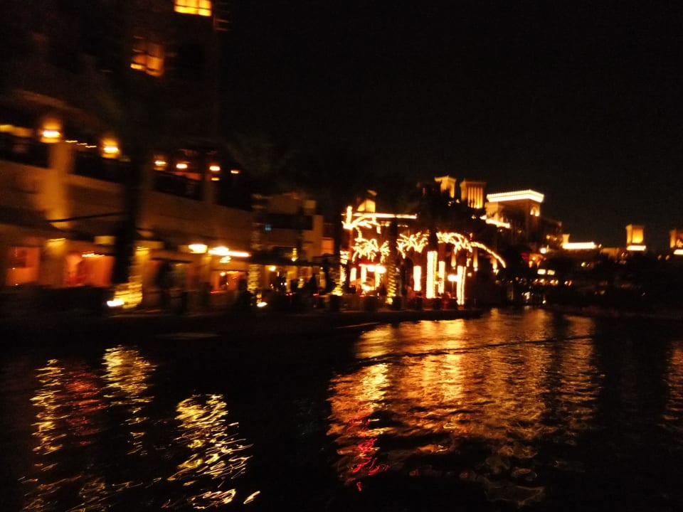 Madinat in abendlicher Beleuchtung Jumeirah Mina A'Salam
