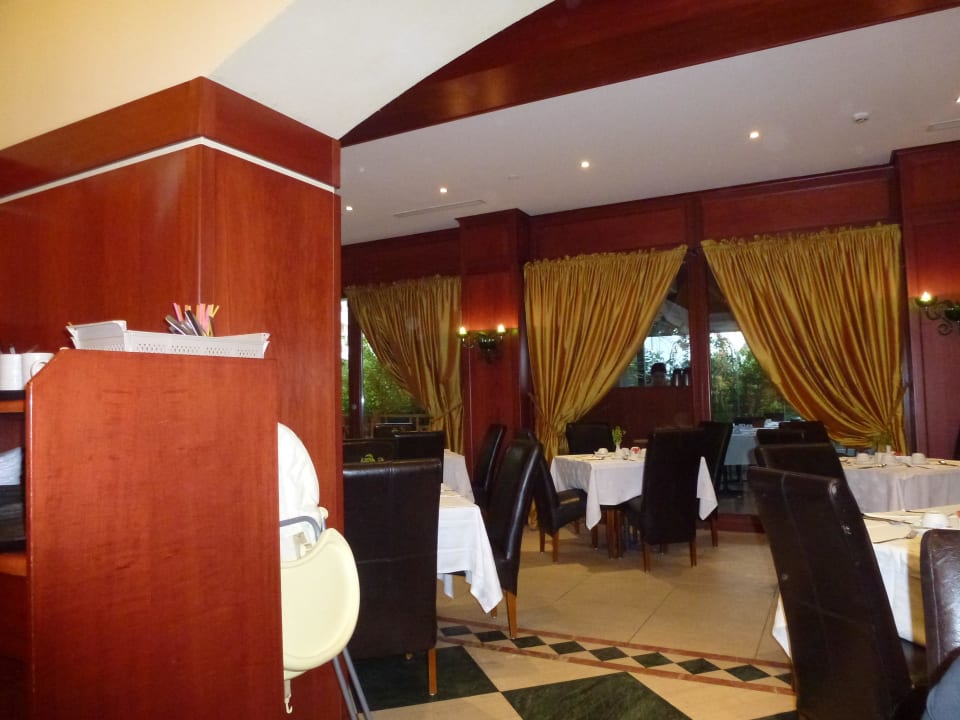 Im Restaurant  Mitsis Ramira