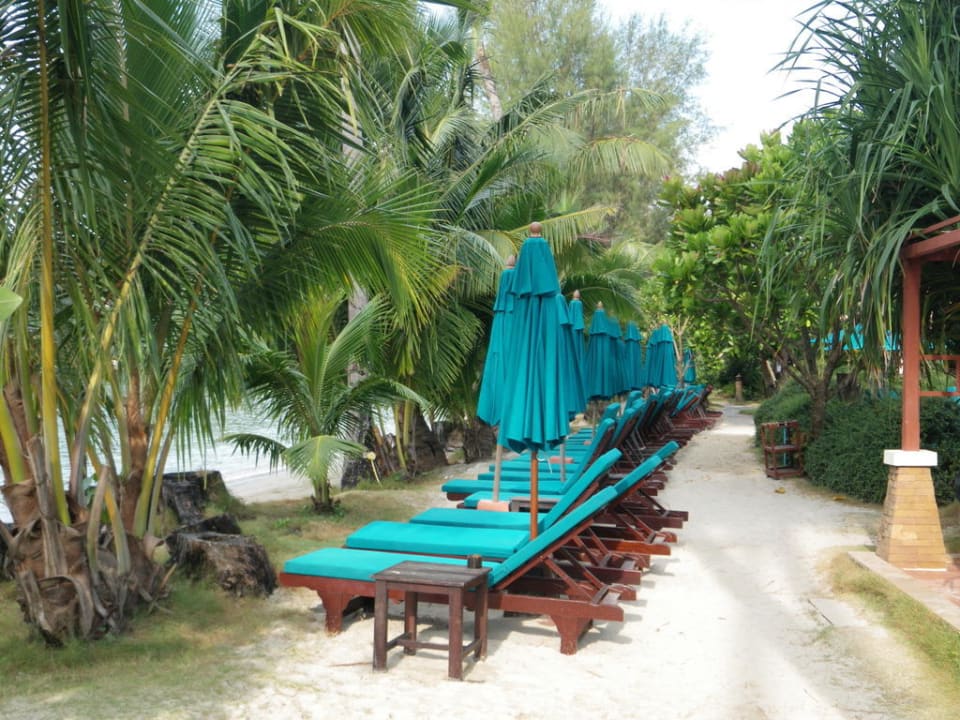Liegen am Strand Koh Chang Paradise Resort & Spa