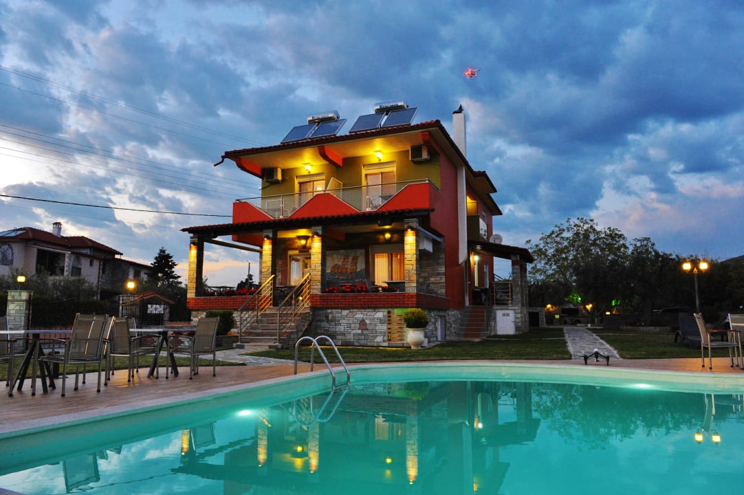 Pool SUNDAY RESORT Studios and Apartments