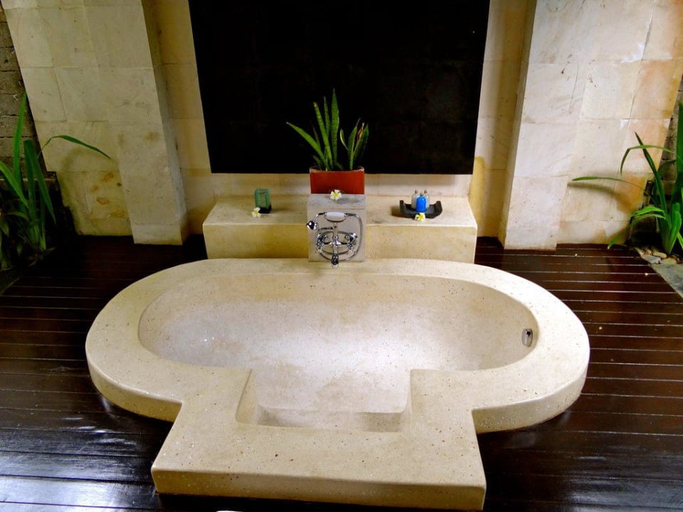 Große Badewanne The Ubud Village Resort & Spa