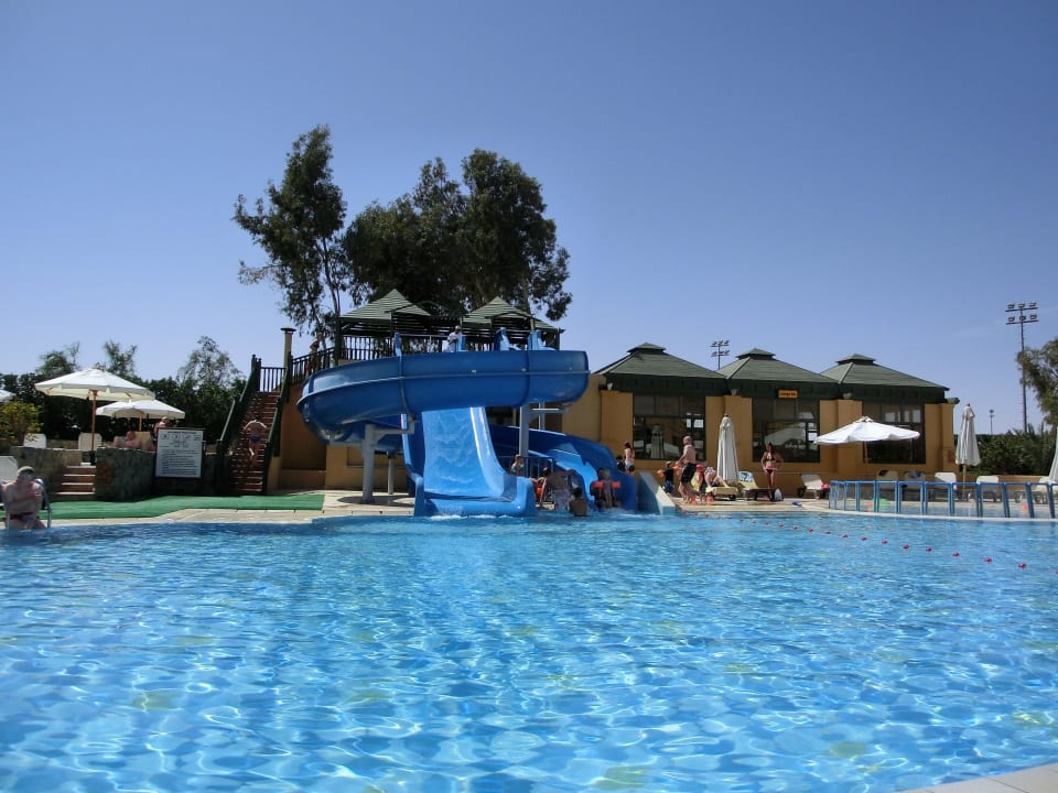 Einer von 3 Pools mit Rutschen Three Corners Rihana Resort Deluxe