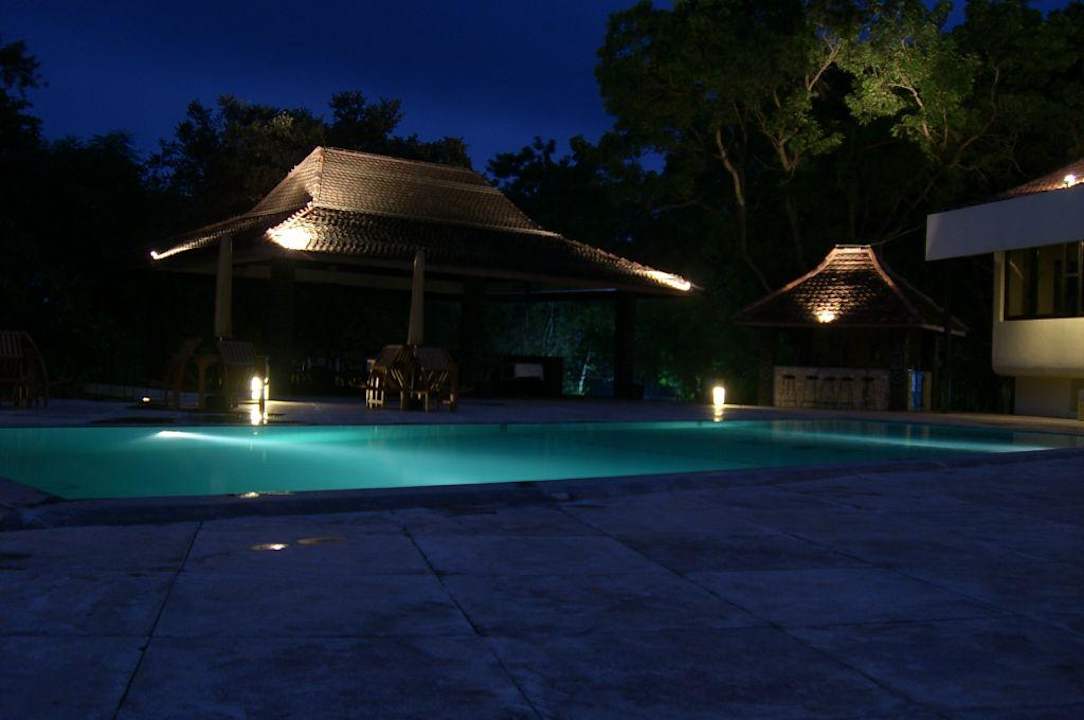 Pool bei Nacht Hotel Royal Lotus