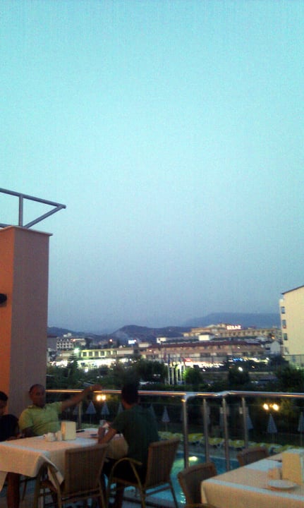 Aussicht beim Essen  Telatiye Resort