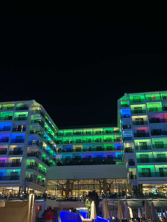 Außenansicht Azura Deluxe Resort & Spa Hotel