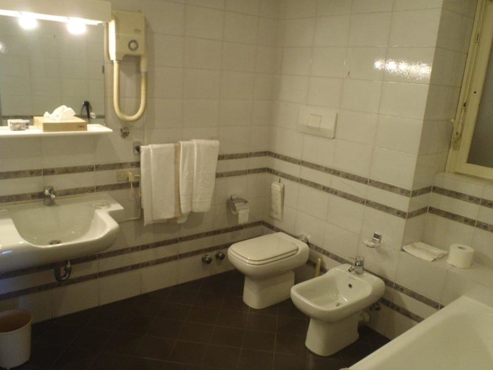 Badezimmer Hotel Metropole Suisse