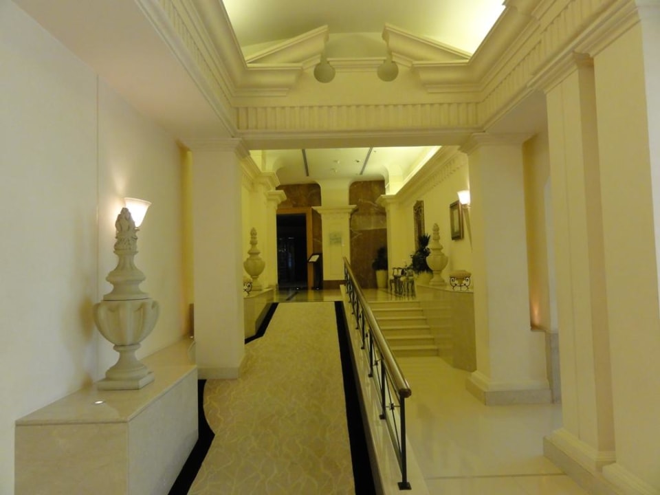 Gang zum Wellnessbereich Le Royal Méridien Beach Resort & Spa Dubai