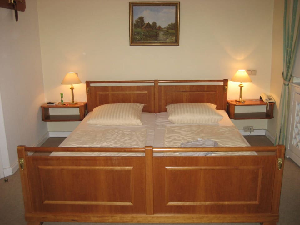 Doppelbett im Zimmer Schloss Rattey