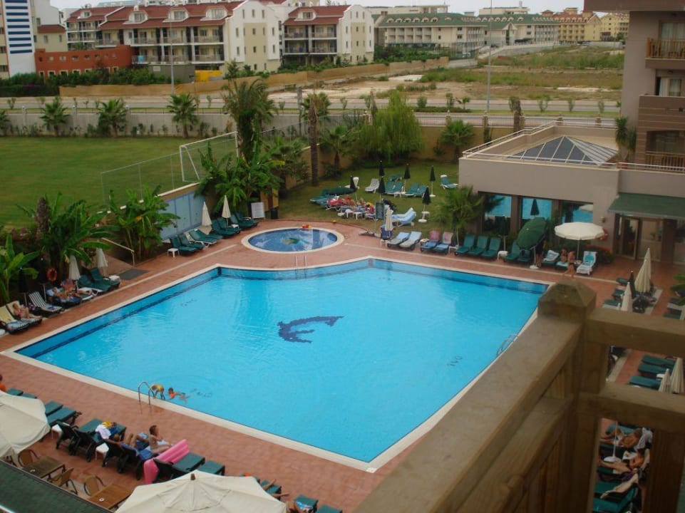 Blick von unserem Balkon zum Ruhepool Hane Family Resort