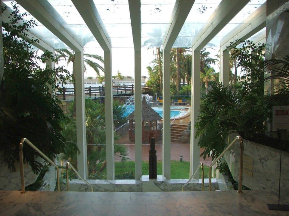 Blick Lobby - Pool/Garten Gloria Palace San Agustin Thalasso & Hotel