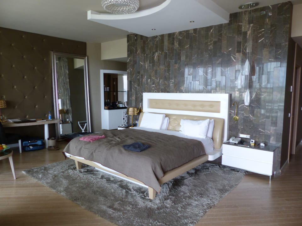 Riesiges bequemes Bett mit Kissenmenue Maxx Royal Belek Golf Resort