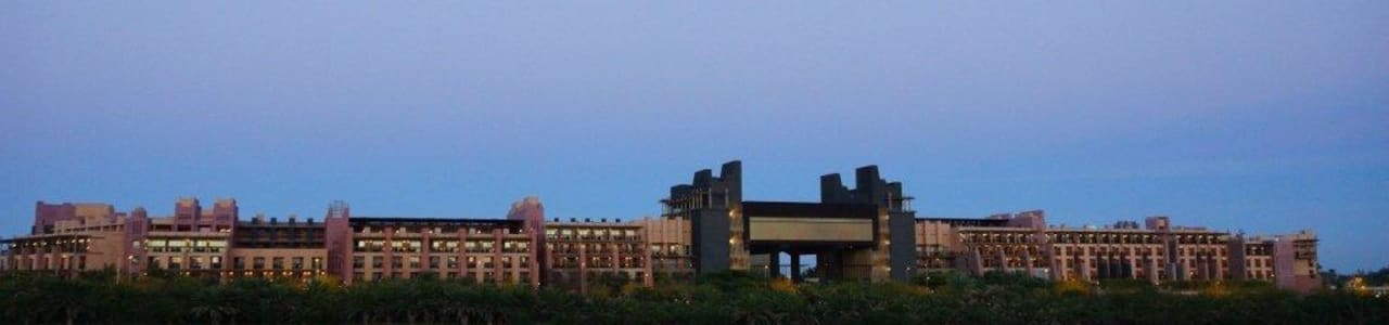 Aus der Ferne Lopesan Baobab Resort