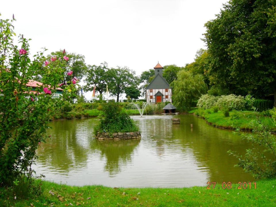 Gutshofteich mit Kapelle Gutshof Sparow (Im Umbau/Renovierung)