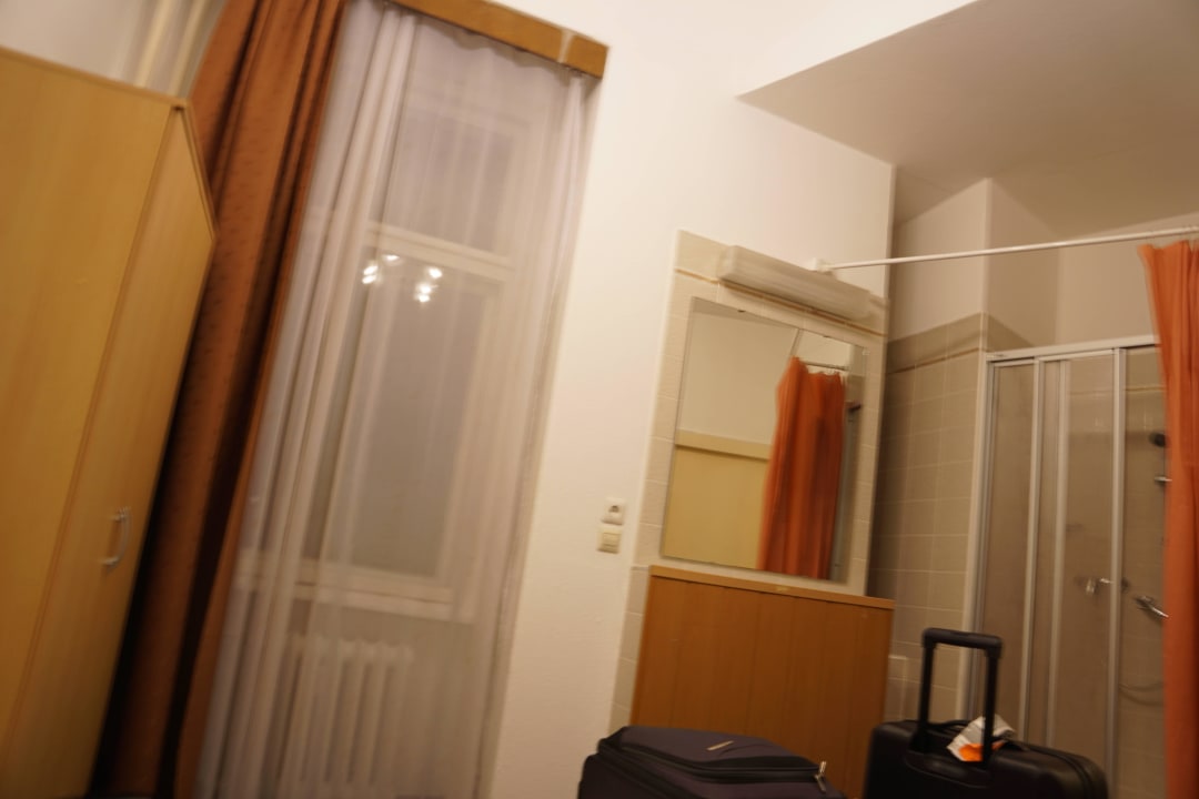 Badezimmer Pension Messe am Funkturm