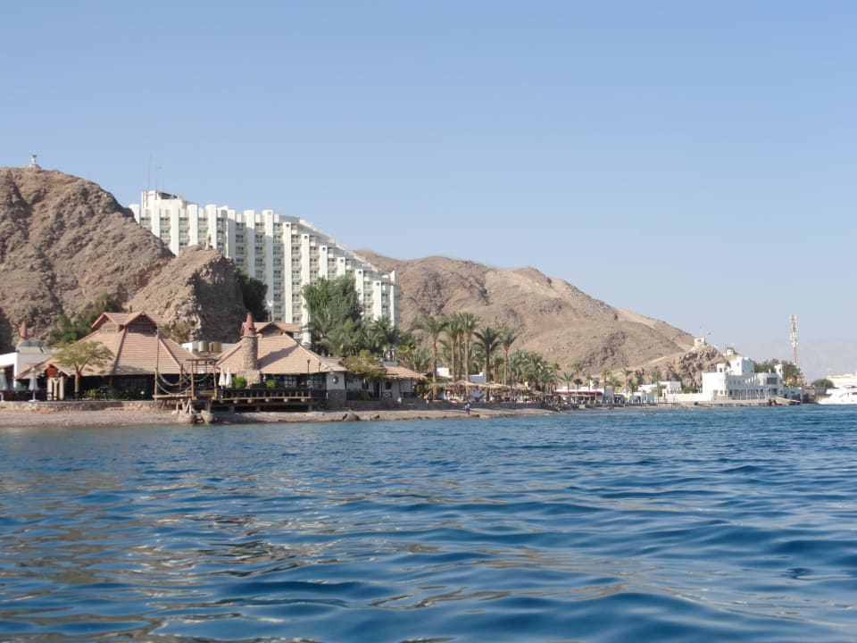 Widok na hotel od strony zatoki Aqaba Steigenberger Hotel & Nelson Village