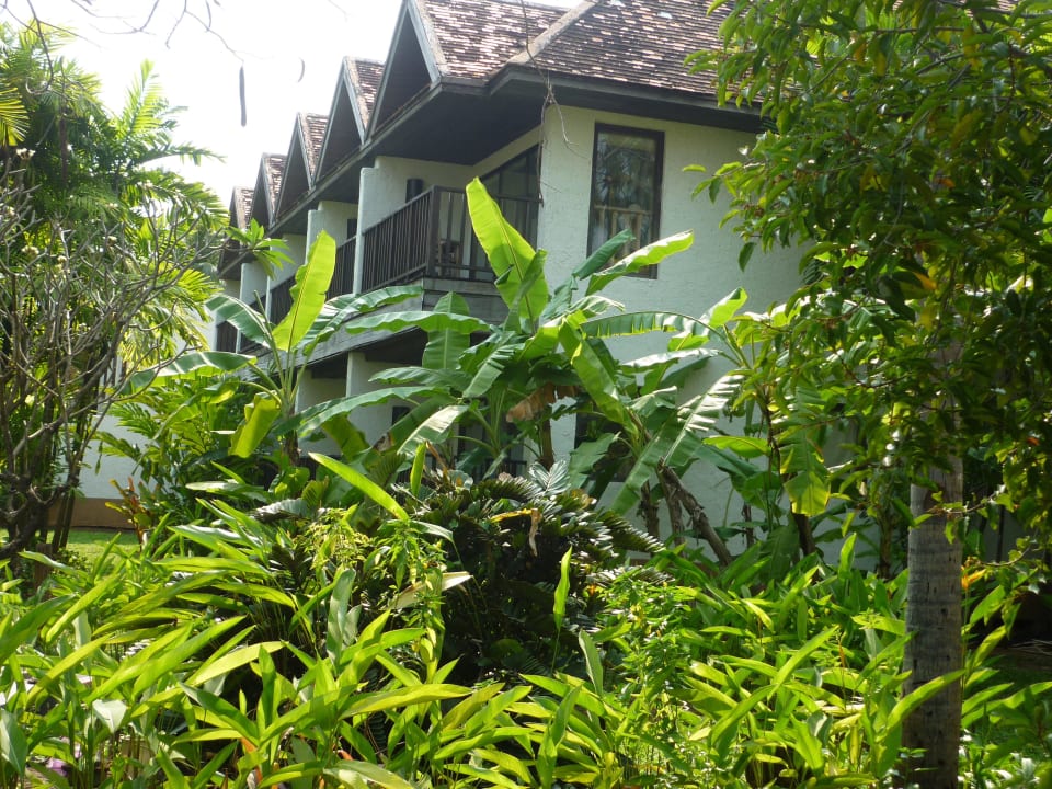 Zweistöckige Wohnhäuser versteckt im Grünen Wyndham Hua Hin Pranburi Resort & Villas