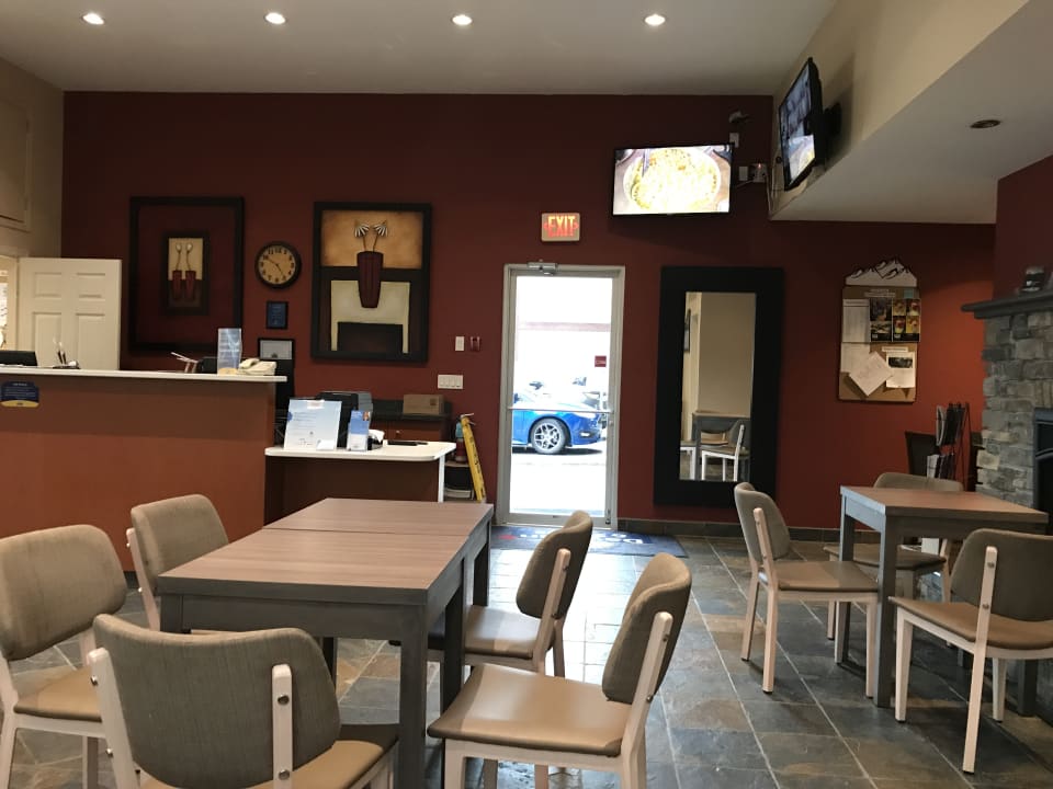 Lobby Hotel Days Inn And Suites Revelstoke