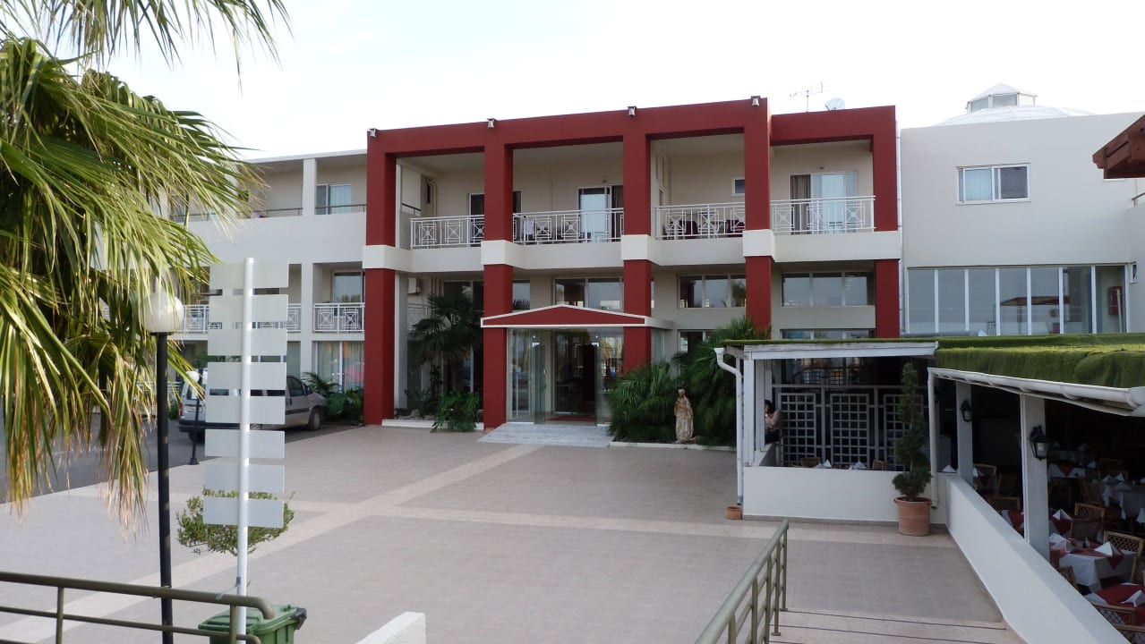 Hoteleingang HARPIN Georgioupolis Resort Aquapark & SPA