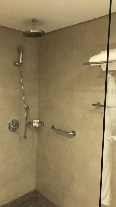 Zimmer Wyndham Garden Ajman Corniche