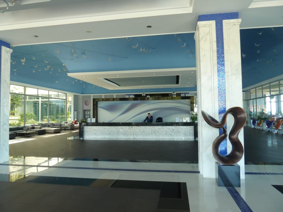 Lobby Atrium Platinum Luxury Resort Hotel & Spa