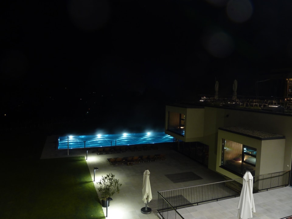 Blick auf Pool LOISIUM Wine & Spa Hotel Südsteiermark