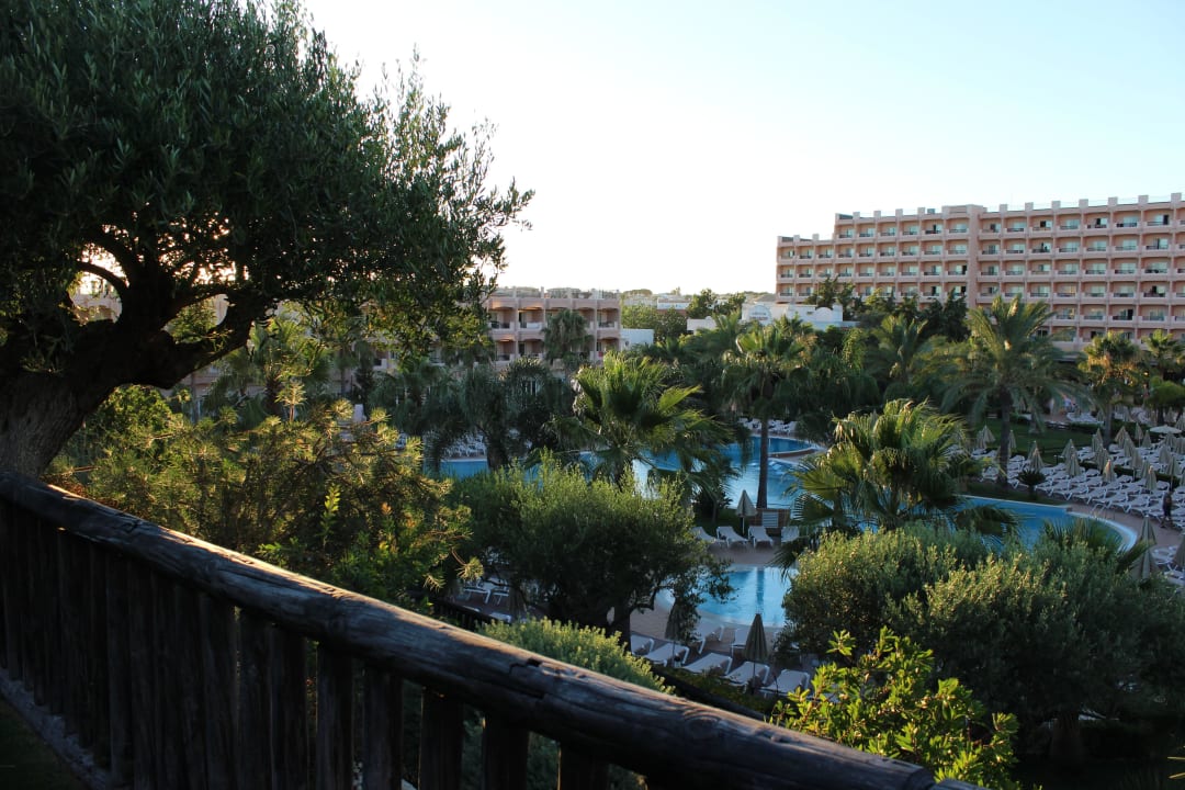 Überblick über die Grünanlage und den Pool 3HB Guaraná - All Inclusive