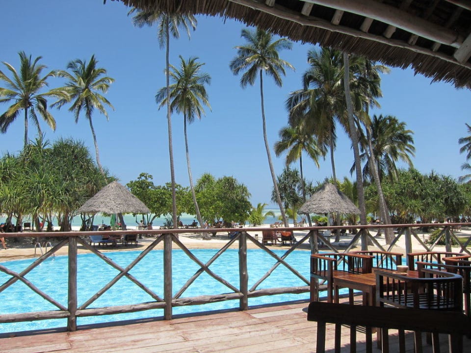 Bar am Pool Neptune Pwani Beach Resort & Spa