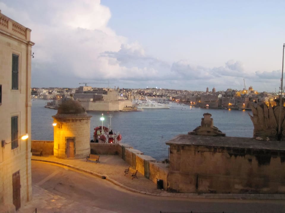 Blick auf den Hafen Abends Hotel Luciano Al Porto Boutique