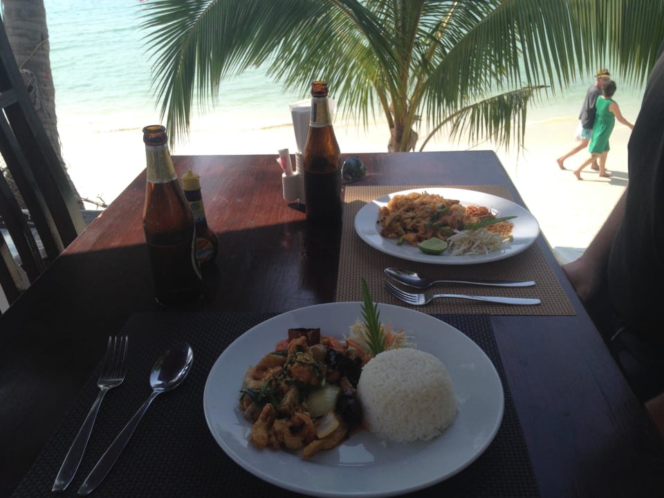 Mittagessen am Strand Long Bay Resort Koh Phangan
