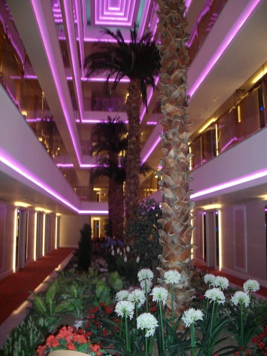 Wechselnde Beleuchtung  Azura Deluxe Resort & Spa Hotel