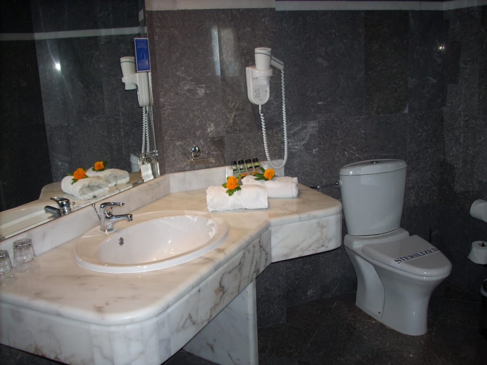 Badezimmer Junior-Suite Hotel Kalithea Horizon Royal