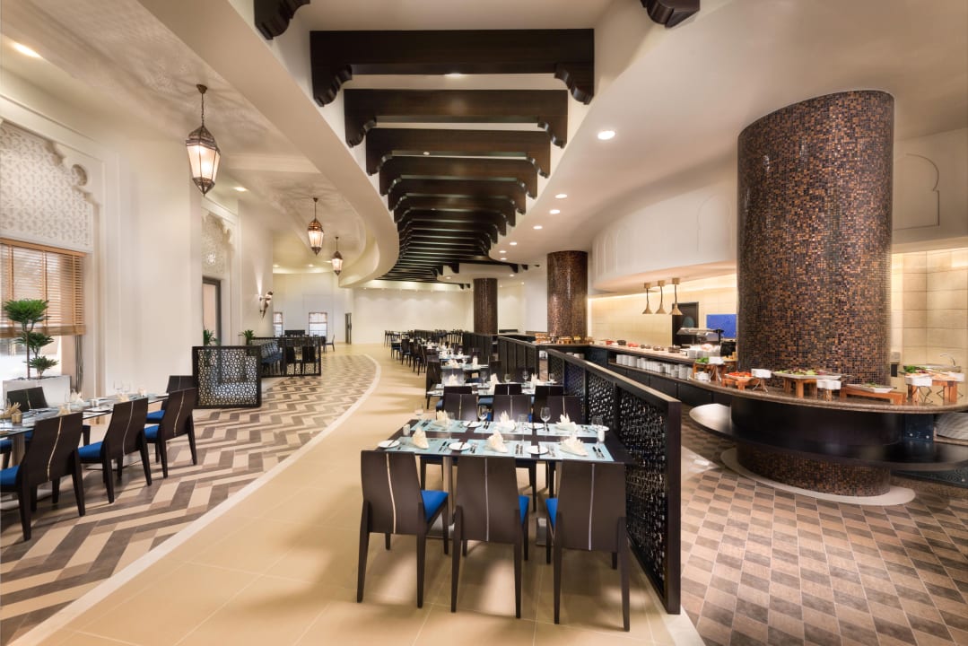Encore Bistro - All-day Dining  Bahi Ajman Palace Hotel