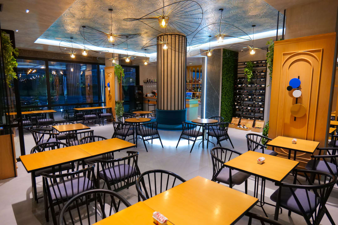 Gastro The Peak Hotel & Lounge