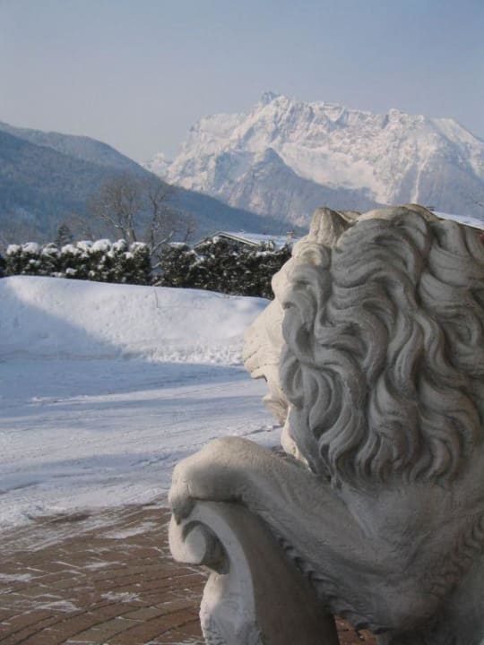 Löwe vor Watzmann Wellnesshotel Zechmeisterlehen