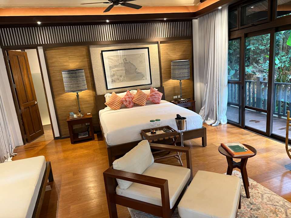 Zimmer Lihim Resorts