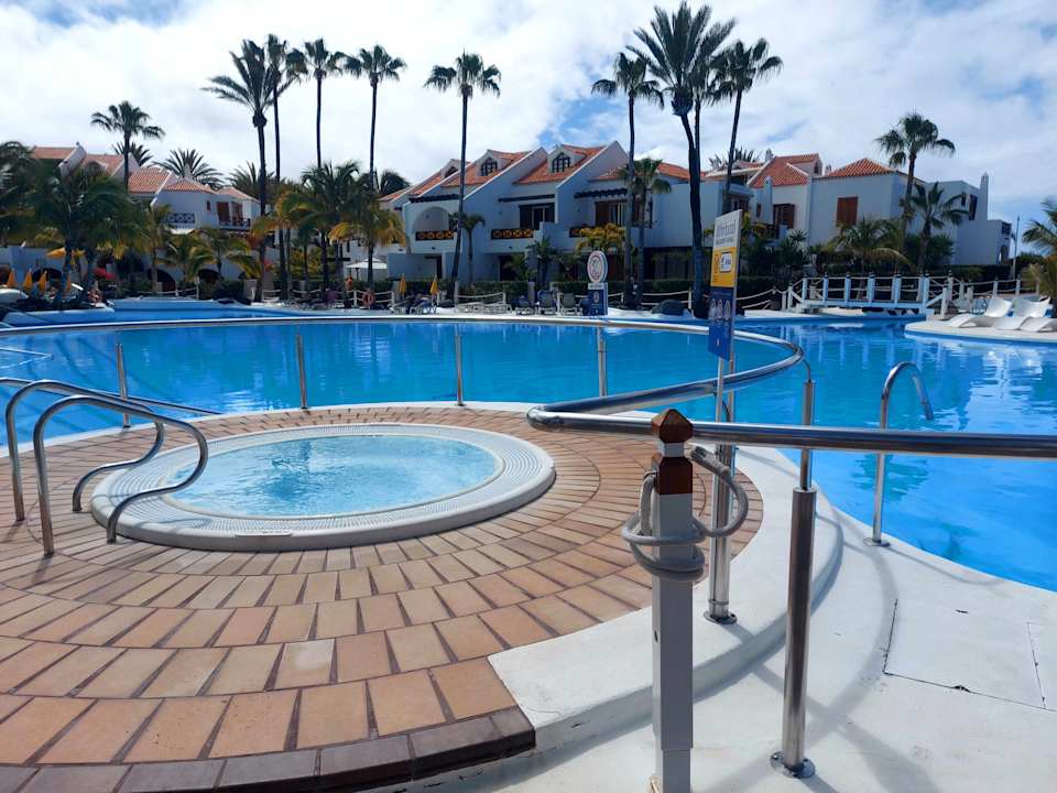 Pool Parque Santiago III Official