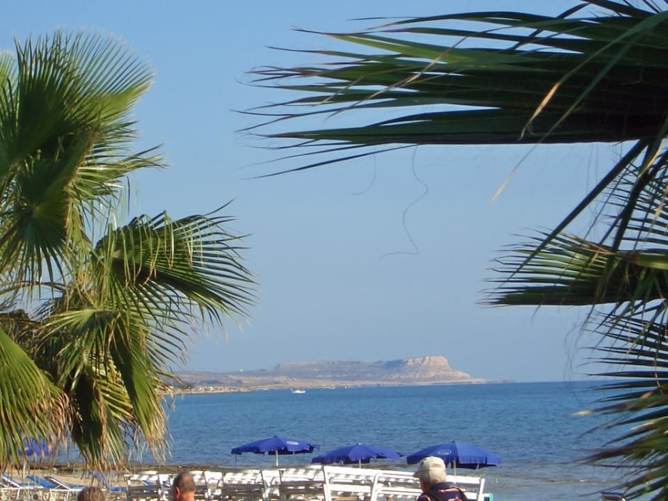 Ein Blick vom Hotelstrand zum Kap Gréco Atlantica Callisto