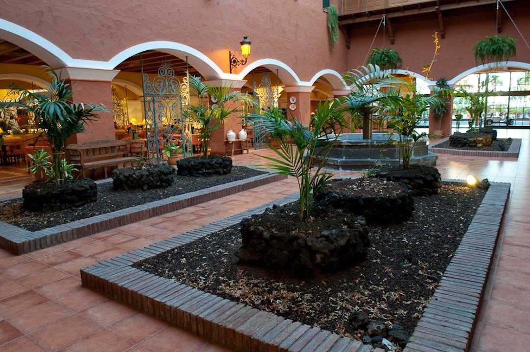 Mittlerer Hoteleingang mit Halle La Palma Princess