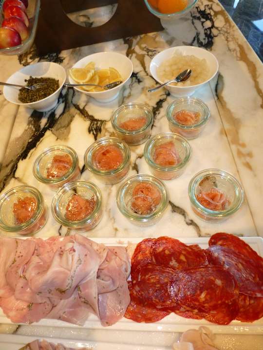 Büffet im Ritz-Carlton Club  Hotel The Ritz-Carlton Hongkong