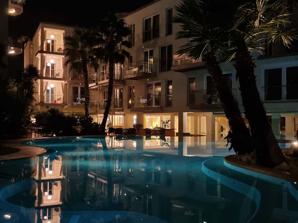 Pool Color Hotel