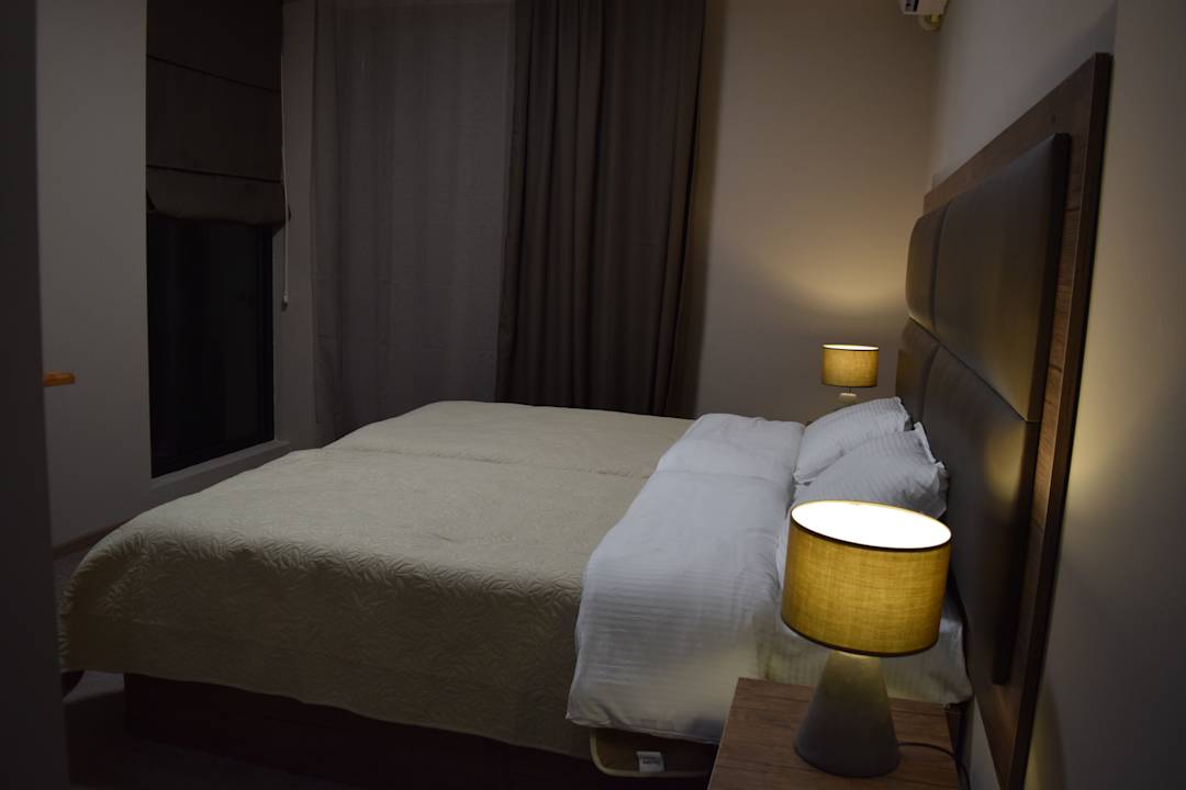 Blick vom Eingang ins Zimmer hinein Hotel Ponte