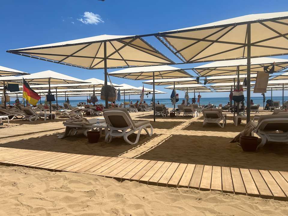 Strand Miramare Queen Hotel
